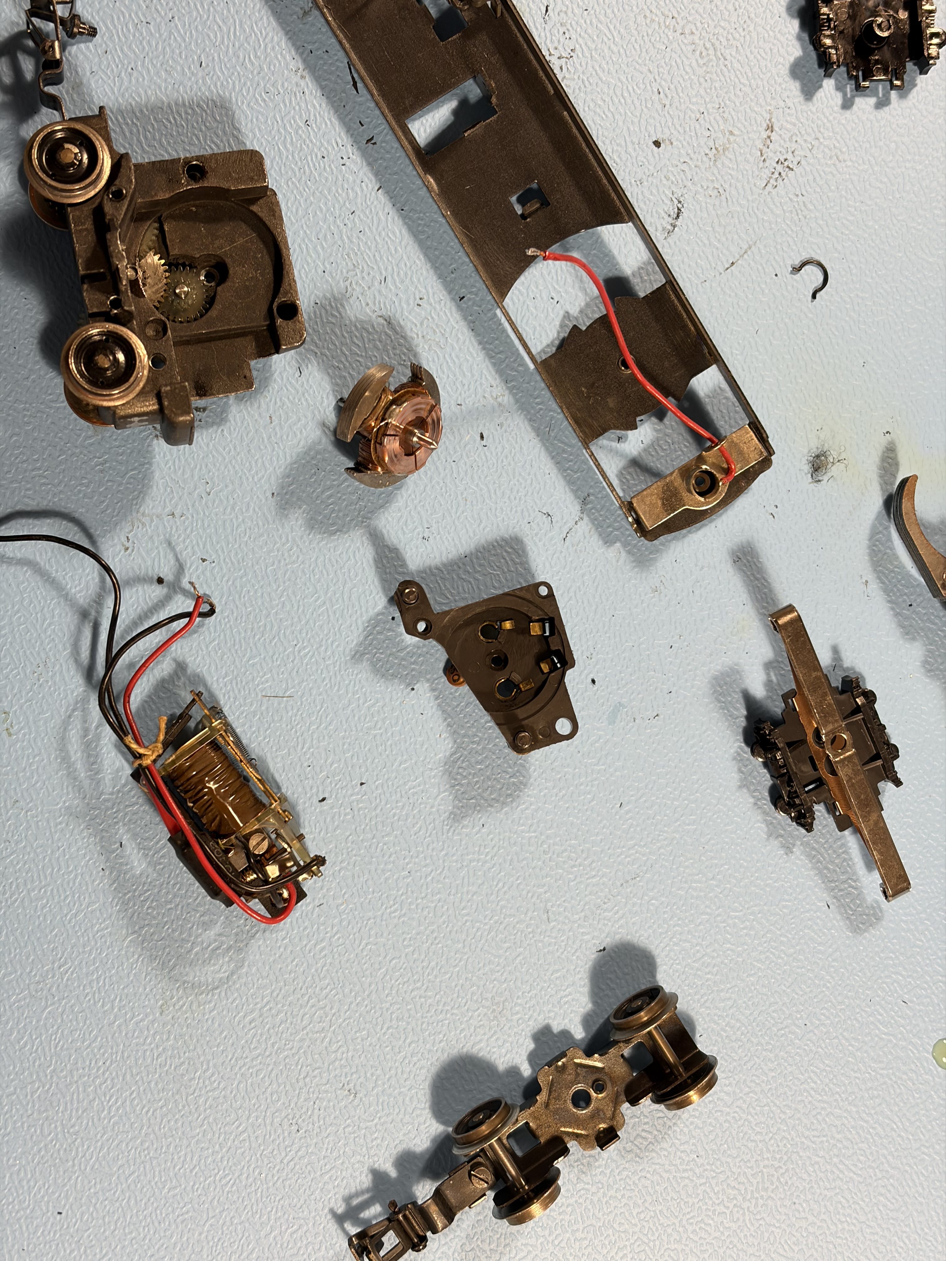 Märklin V200 ruckelt stark – Teilrevision beseitigt Fahrprobleme