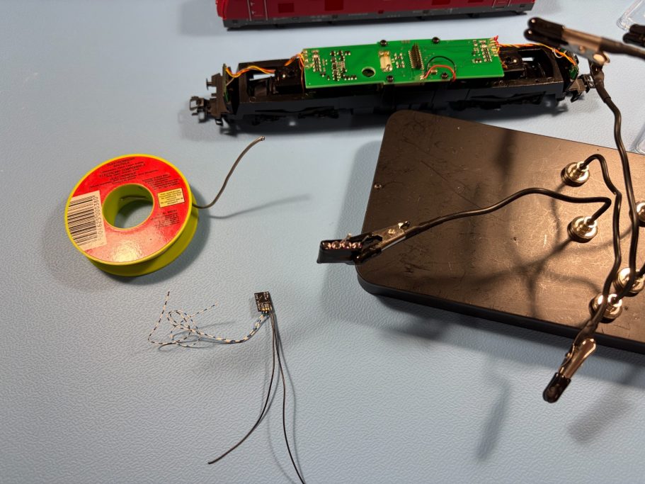 Zusammenbau eines Pufferspeichers.